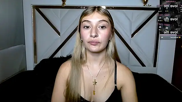 Snapshot of SophiaaLee chatting on February 13, 2026, 10:43 pm SophiaaLee online show from February 13, 2026, 10:43 pm