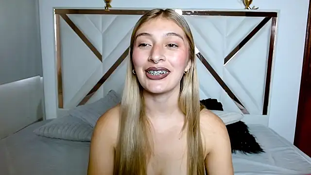 Snapshot of SophiaaLee chatting on February 14, 2026, 9:37 pm SophiaaLee online show from February 14, 2026, 9:37 pm