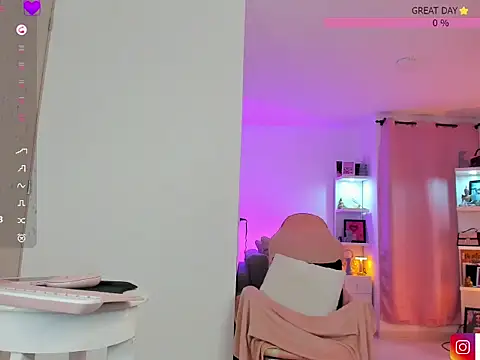 Snapshot of isa-gomez chatting on October 22, 2025, 1:27 am isa-gomez online show from October 22, 2025, 1:27 am