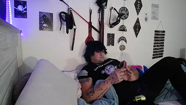 Julietserenity online show from December 5, 2025, 8:02 am