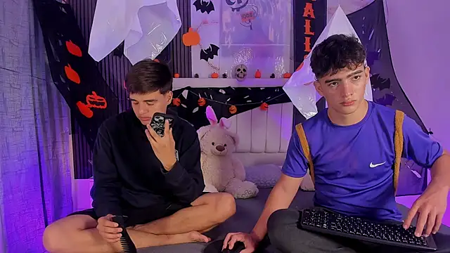 Snapshot of sweet_petter chatting on November 1, 2025, 12:43 pm sweet petter online show from November 1, 2025, 12:43 pm