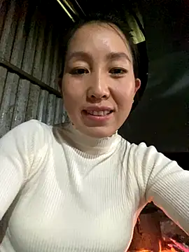 Snapshot of Huong-Ly chatting on November 13, 2025, 1:42 am Huong-Ly online show from November 13, 2025, 1:42 am