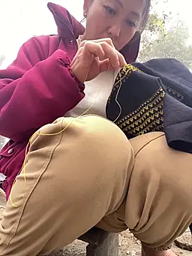 Snapshot of Huong-Ly chatting on December 4, 2025, 2:32 am Huong-Ly online show from December 4, 2025, 2:32 am