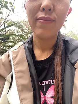 Snapshot of Huong-Ly chatting on October 26, 2025, 6:25 am Huong-Ly online show from October 26, 2025, 6:25 am