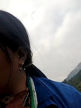 Snapshot of MuiNay chatting on October 31, 2025, 1:13 am MuiNay online show from October 31, 2025, 1:13 am