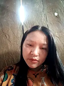 Snapshot of MuiNay chatting on November 9, 2025, 3:54 am MuiNay online show from November 9, 2025, 3:54 am