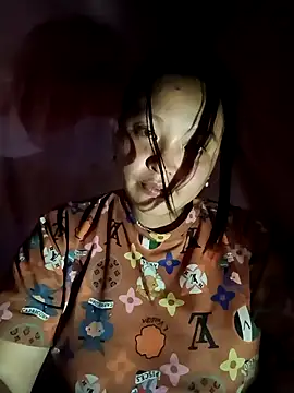 Snapshot of MuiNay chatting on December 5, 2025, 2:04 pm MuiNay online show from December 5, 2025, 2:04 pm