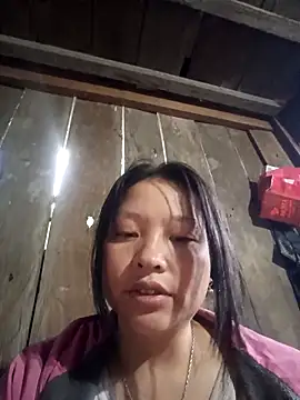 Snapshot of MuiNay chatting on November 15, 2025, 11:42 pm MuiNay online show from November 15, 2025, 11:42 pm