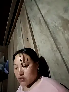 Snapshot of MuiNay chatting on October 24, 2025, 12:15 pm MuiNay online show from October 24, 2025, 12:15 pm