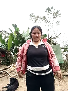 Snapshot of MuiNay chatting on December 4, 2025, 12:31 am MuiNay online show from December 4, 2025, 12:31 am