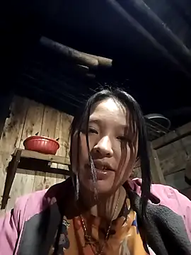 Snapshot of MuiNay chatting on November 18, 2025, 10:51 am MuiNay online show from November 18, 2025, 10:51 am