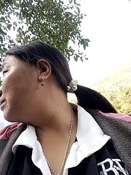 Snapshot of MuiNay chatting on December 3, 2025, 2:01 am MuiNay online show from December 3, 2025, 2:01 am