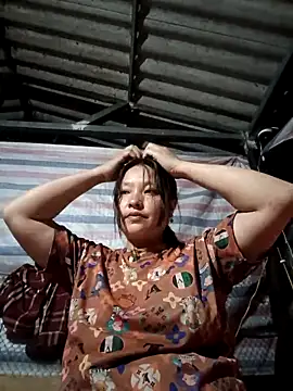 Snapshot of MuiNay chatting on November 10, 2025, 12:21 pm MuiNay online show from November 10, 2025, 12:21 pm