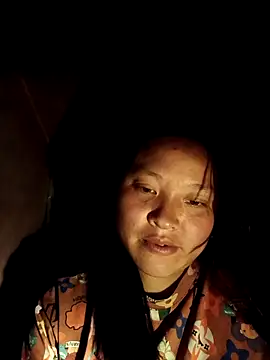 Snapshot of MuiNay chatting on December 4, 2025, 12:59 pm MuiNay online show from December 4, 2025, 12:59 pm