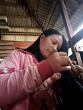 Snapshot of MuiNay chatting on December 5, 2025, 1:05 am MuiNay online show from December 5, 2025, 1:05 am