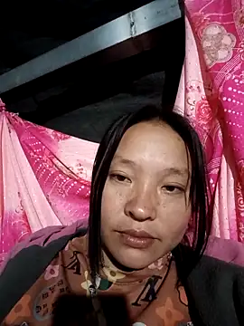 Snapshot of MuiNay chatting on November 16, 2025, 12:43 pm MuiNay online show from November 16, 2025, 12:43 pm