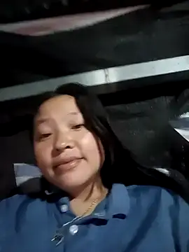 Snapshot of MuiNay chatting on November 3, 2025, 10:24 pm MuiNay online show from November 3, 2025, 10:24 pm