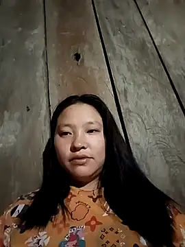 Snapshot of MuiNay chatting on November 14, 2025, 10:24 pm MuiNay online show from November 14, 2025, 10:24 pm