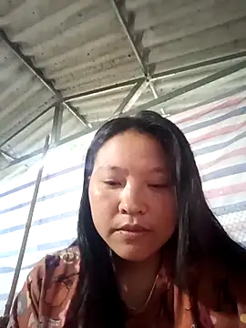 Snapshot of MuiNay chatting on November 11, 2025, 12:27 am MuiNay online show from November 11, 2025, 12:27 am