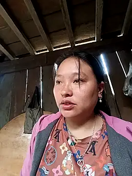 Snapshot of MuiNay chatting on November 17, 2025, 2:04 am MuiNay online show from November 17, 2025, 2:04 am