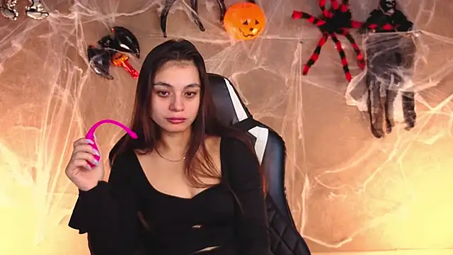 Snapshot of Leila_Hefner chatting on October 29, 2025, 2:21 am Leila Hefner online show from October 29, 2025, 2:21 am