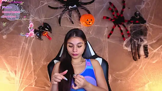 Snapshot of Leila_Hefner chatting on October 24, 2025, 3:05 am Leila Hefner online show from October 24, 2025, 3:05 am