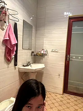 Snapshot of crhong666 chatting on November 18, 2025, 12:15 am crhong666 online show from November 18, 2025, 12:15 am