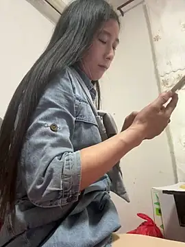 crhong666 online show from April 11, 2026, 12:29 am