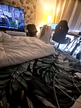 Snapshot of LesAmantsAE2 chatting on February 5, 2026, 2:24 pm LesAmantsAE2 online show from February 5, 2026, 2:24 pm