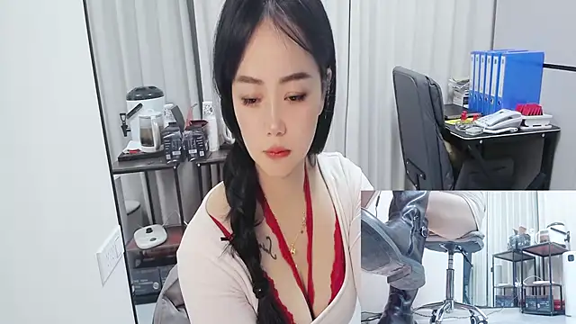 Snapshot of Eileen-L chatting on February 12, 2026, 3:28 am Eileen-L online show from February 12, 2026, 3:28 am