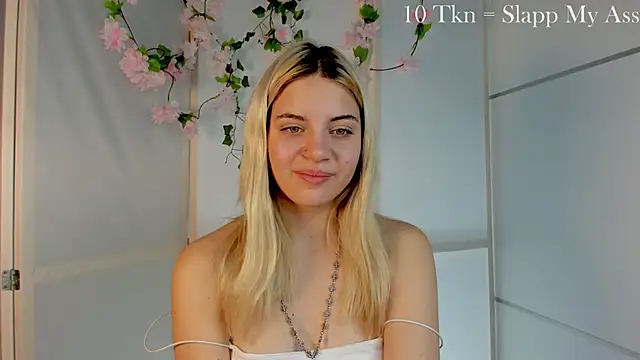 Snapshot of BlissBoardley chatting on October 10, 2025, 6:58 am BlissBoardley online show from October 10, 2025, 6:58 am