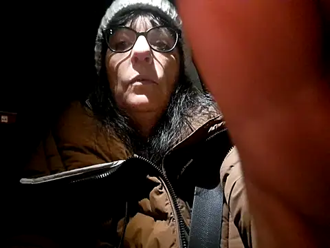 honey47 online show from January 6, 2026, 4:44 pm