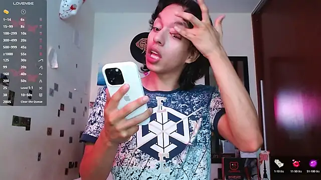 DannyPhantom555 online show from October 25, 2025, 1:23 pm