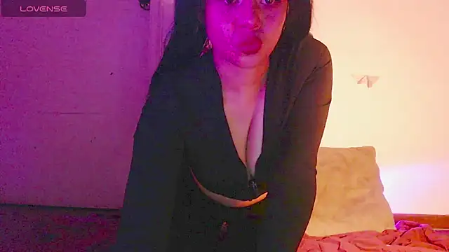 Snapshot of Dirtyhoneymoon chatting on February 23, 2026, 5:35 pm Dirtyhoneymoon online show from February 23, 2026, 5:35 pm