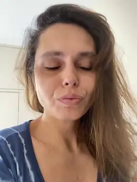 Snapshot of SashaMuller89 chatting on December 20, 2025, 6:00 pm SashaMuller89 online show from December 20, 2025, 6:00 pm