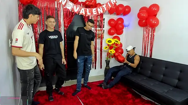 Snapshot of Playhardsex_ chatting on February 7, 2026, 11:02 pm Playhardsex online show from February 7, 2026, 11:02 pm