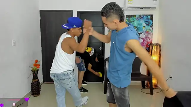 Snapshot of Playhardsex_ chatting on November 26, 2025, 11:05 pm Playhardsex online show from November 26, 2025, 11:05 pm