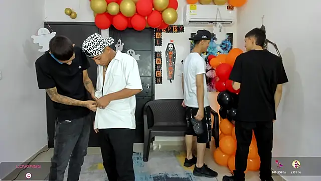 Snapshot of Playhardsex_ chatting on October 26, 2025, 11:05 pm Playhardsex online show from October 26, 2025, 11:05 pm