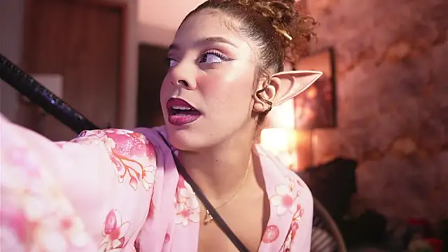 hannachris- online show from December 1, 2025, 11:05 pm