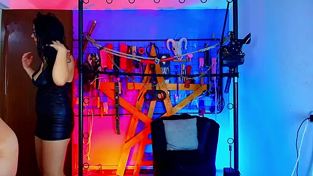 Misstresss aurora bdsm online show from November 10, 2025, 3:17 pm