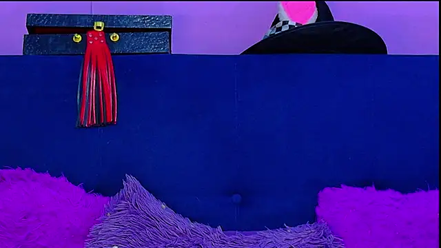 Snapshot of CristalRose chatting on February 14, 2026, 5:13 pm CristalRose online show from February 14, 2026, 5:13 pm