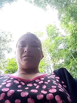 Love-Mama33 online show from November 15, 2025, 12:58 am