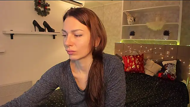 Snapshot of IsabelKiss chatting on December 15, 2025, 7:03 am IsabelKiss online show from December 15, 2025, 7:03 am