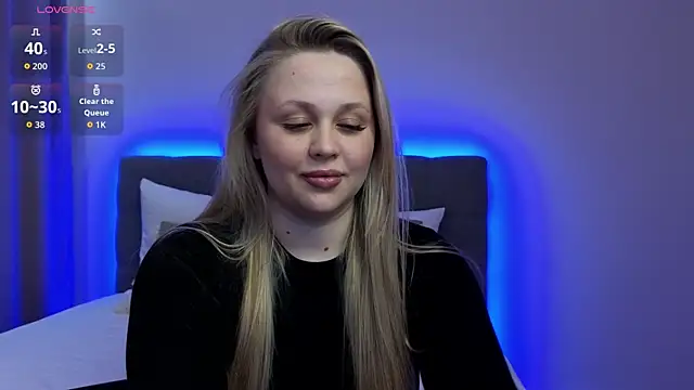 Snapshot of Estella_Elwood chatting on October 18, 2025, 4:31 pm Estella Elwood online show from October 18, 2025, 4:31 pm