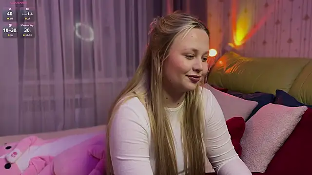 Snapshot of Estella_Elwood chatting on March 3, 2026, 7:54 pm Estella Elwood online show from March 3, 2026, 7:54 pm