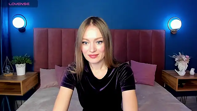 Snapshot of EvelynPoole chatting on November 21, 2025, 1:37 am EvelynPoole online show from November 21, 2025, 1:37 am