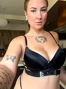 ManjaWinkler online show from November 26, 2025, 6:57 am