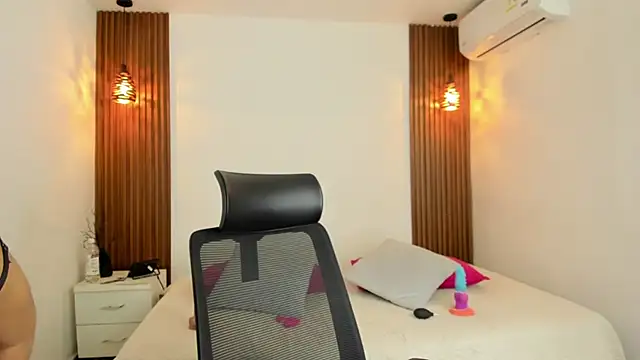 delaylacruz online show from November 9, 2025, 1:42 am