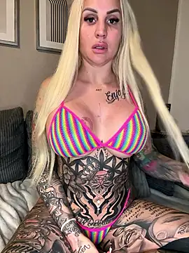 CoraDiamond online show from January 8, 2026, 12:05 am