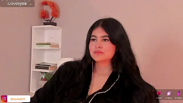 Snapshot of Emma__clark_ chatting on April 29, 2026, 5:30 pm Emma clark online show from April 29, 2026, 5:30 pm